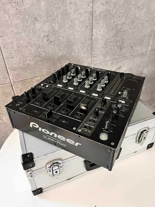 Pioneer DJM-700 – mikser DJ