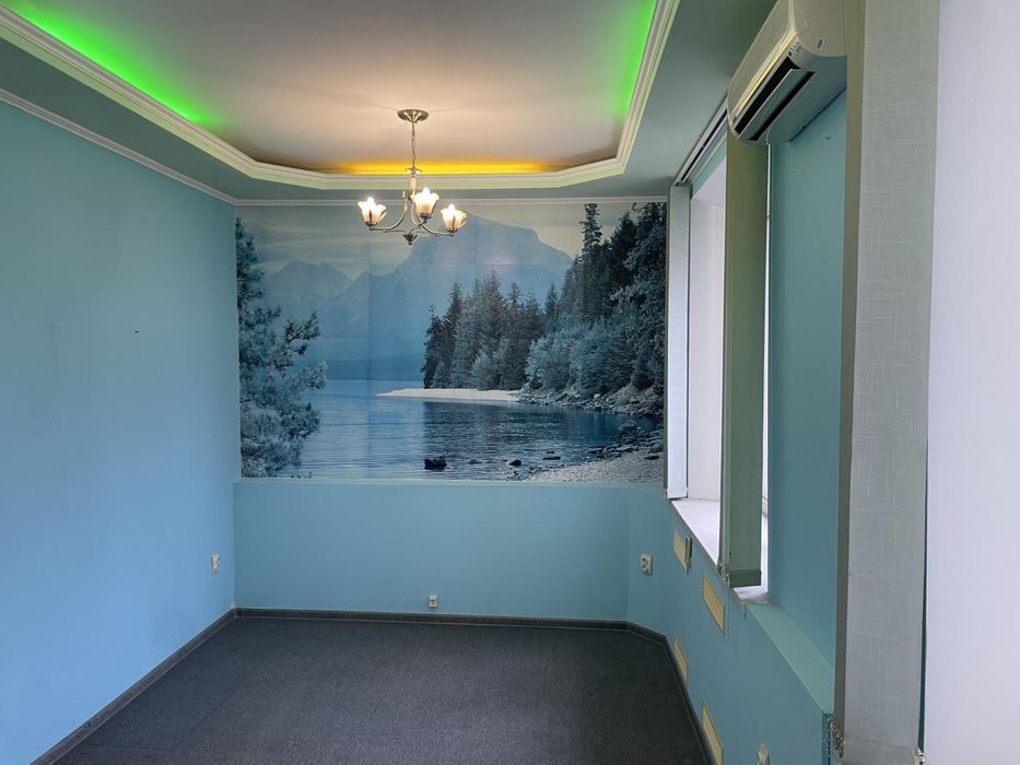 Офіс в центрі міста, є паркінг. 4 кімнати