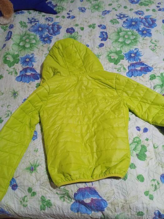Продам куртку вітровку для дівчинки підлітка