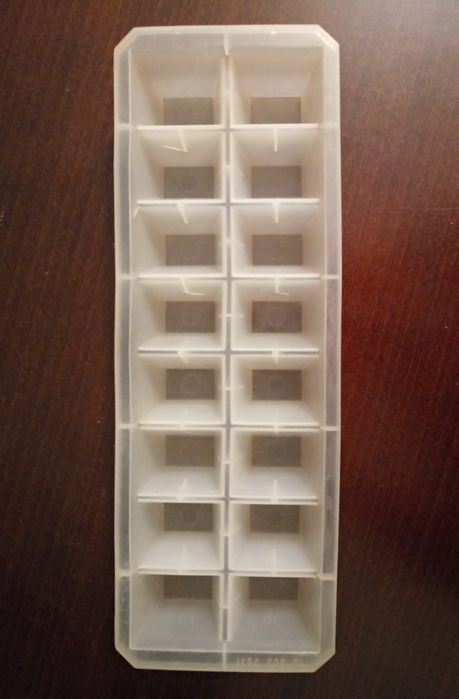 Pojemnik na kostki lodu