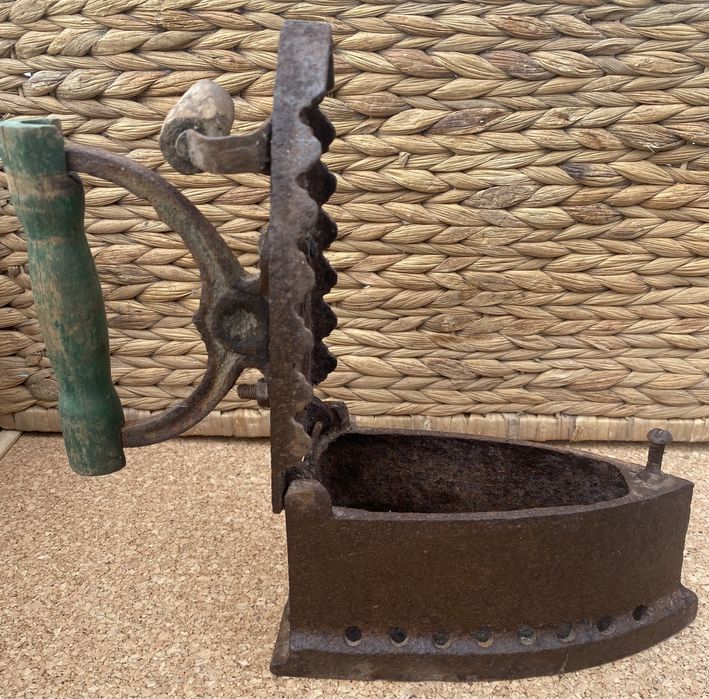 ferro de passar a roupa, antiguidade