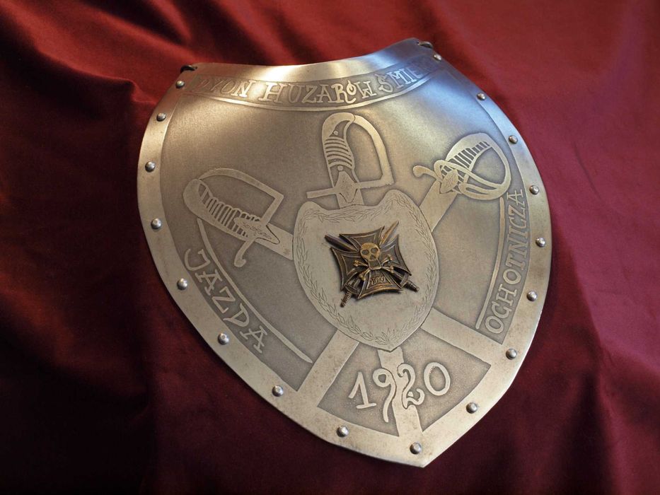 Ryngraf tarcza Dyonu Jazdy Ochotniczej Huzarów Śmierci 1920 z szablami