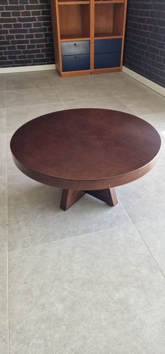 Mesa de sala redonda de Madeira