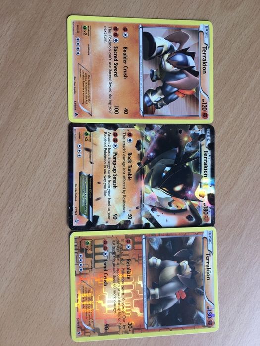 3 Cartas Pokémon Holográficas Raras (Terrakion).
