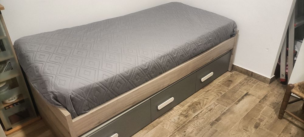 Cama com gavetas