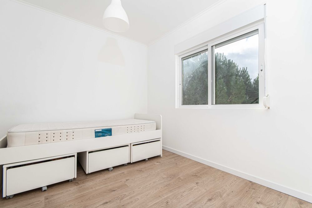 Cama de solteiro com gavetas