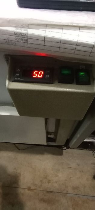 Продам холодильну витрину