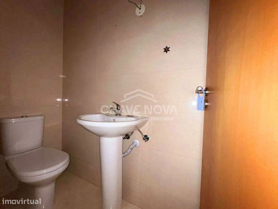 Apartamento T2 c/ Lugar de Garagem em Canelas (Edifício Prestige)