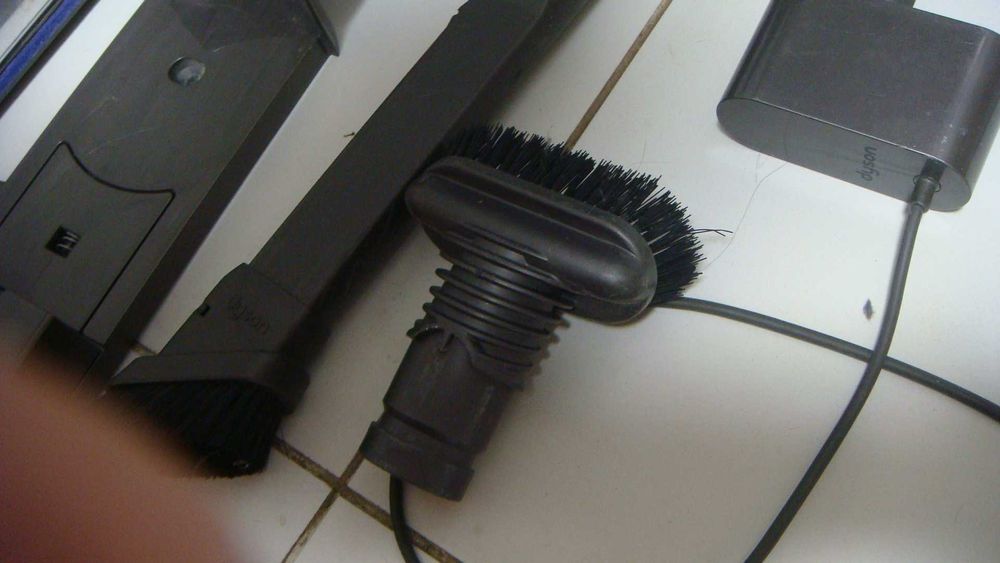 Аккумуляторный пылесос Dyson v6