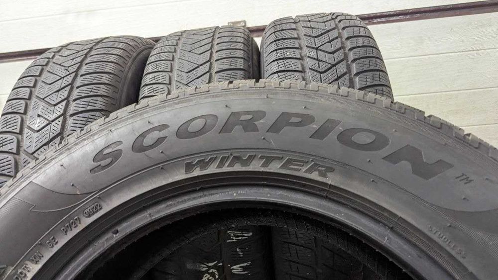 Шини 225/65 R17 102T Pirelli Scorpion Winter