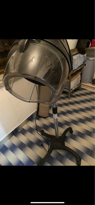 Secador de cabelo em pe