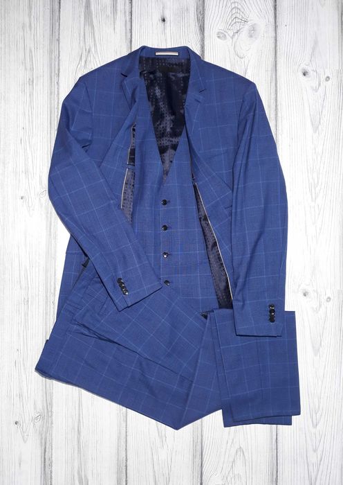 Яскравий класичний костюм Hugo Boss 3 в 1 розмір 54
