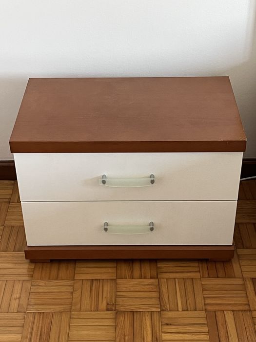 Cama + Mesa de Cabeceira