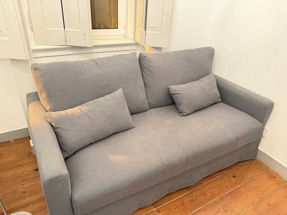 Sofá IKEA HYLTARP de 2 lugares