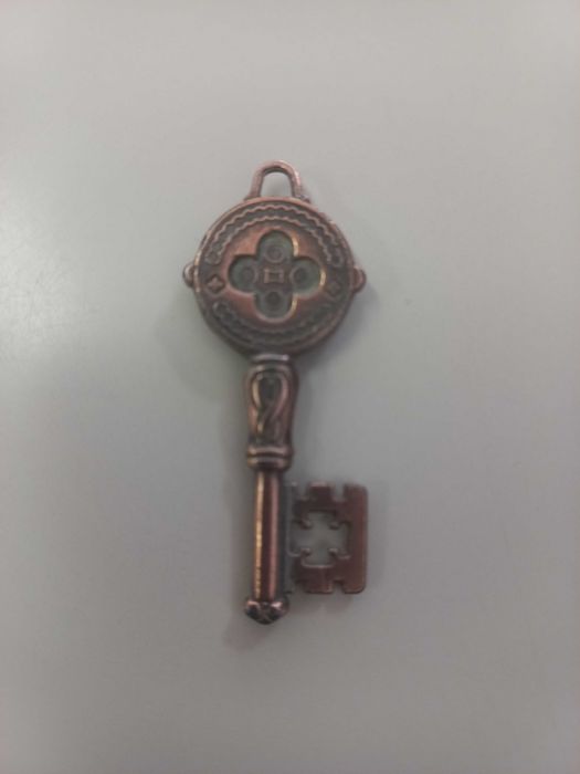 Chave de cofre antiga em bom muito bom  estado
