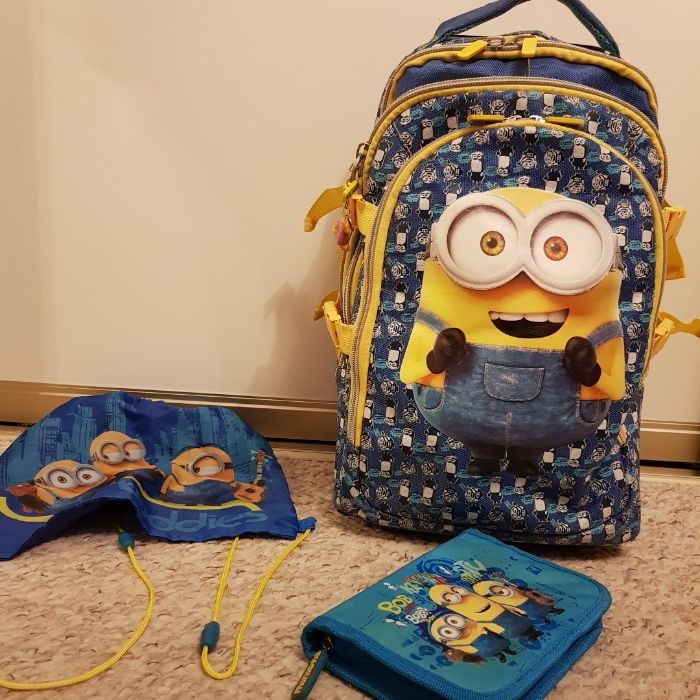 Tornister (plecak)na kółkach minionki +gratis worek na buty i piórnik