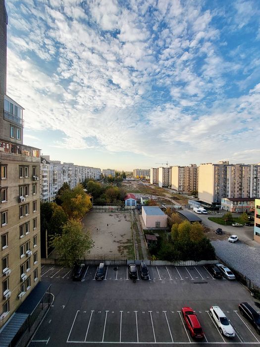 Продам 3-х кімнатну квартиру ЖК Олімпік.