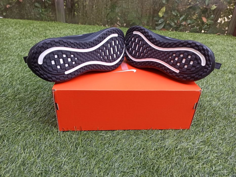 Nike Vomero Plus  EU40,5