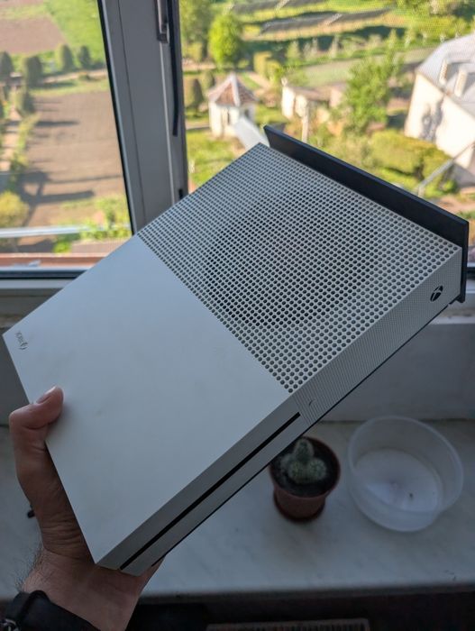 Xbox one s 2tb (гарний стан)