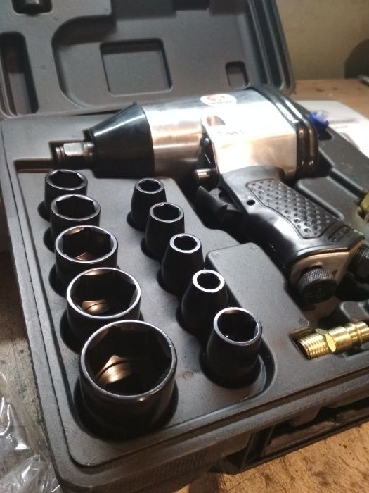 Гайковерт, пневмогайковерт в кейсі +голови 1/2 345Нм  Інтертул PT-1101