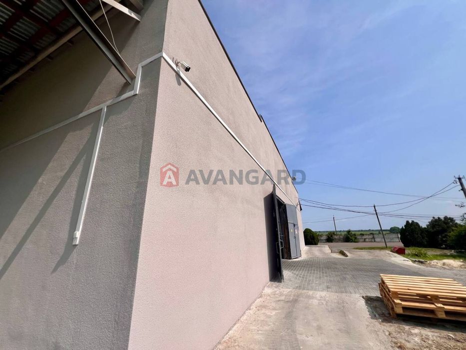 Продається виробничо-складська будівля з залізничною колією!