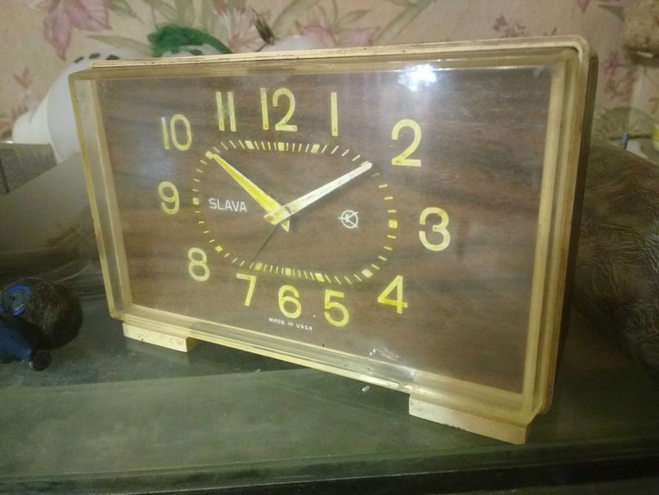Часы-будильник Слава ссср