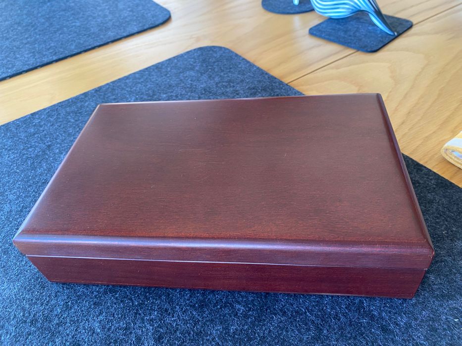 Ćmielów figurka Relax i mahoniowa szkatułka