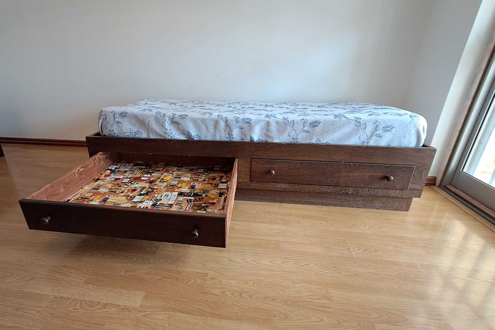 cama individual com gavetões