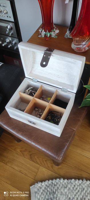 Kuferek na biżuterię vintage