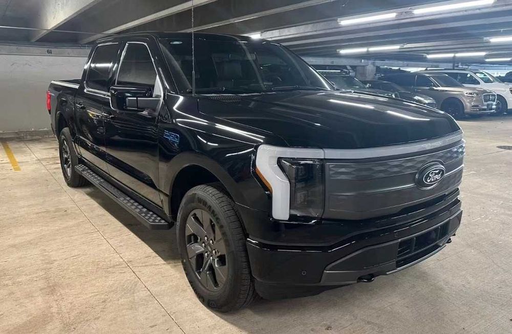 Ford F150 Lightning 131кВт Lariat 2025