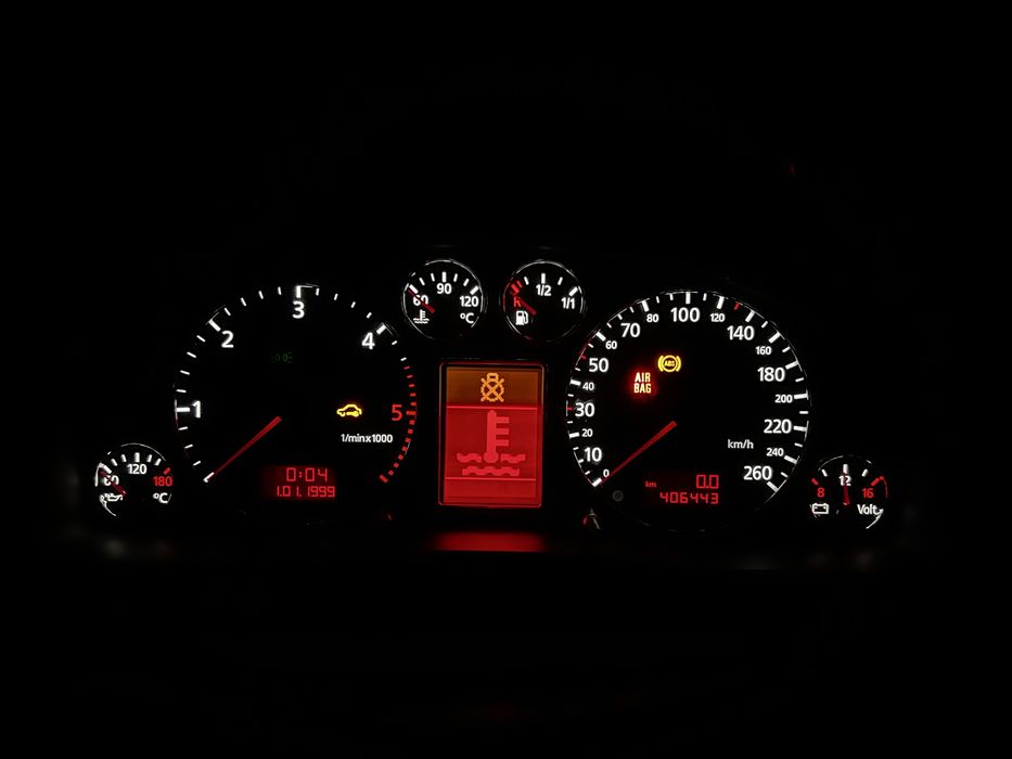 Панель Ауді 80/90/100/А3/А4B5/A6C5