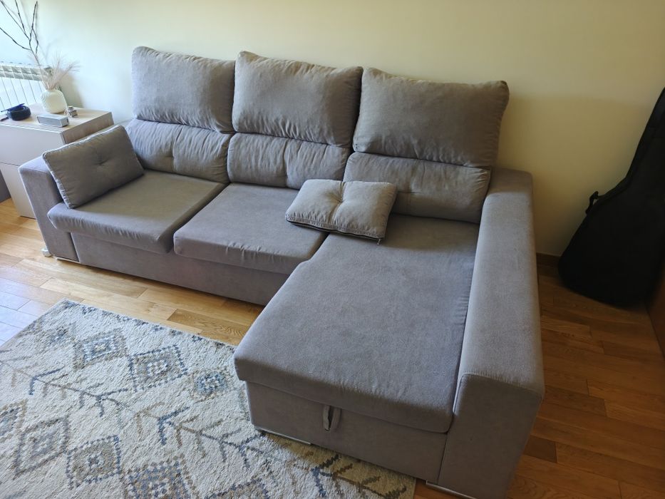 Vendo Sofá-cama com chaise com 2,5m comprimento e 1,45m de largura