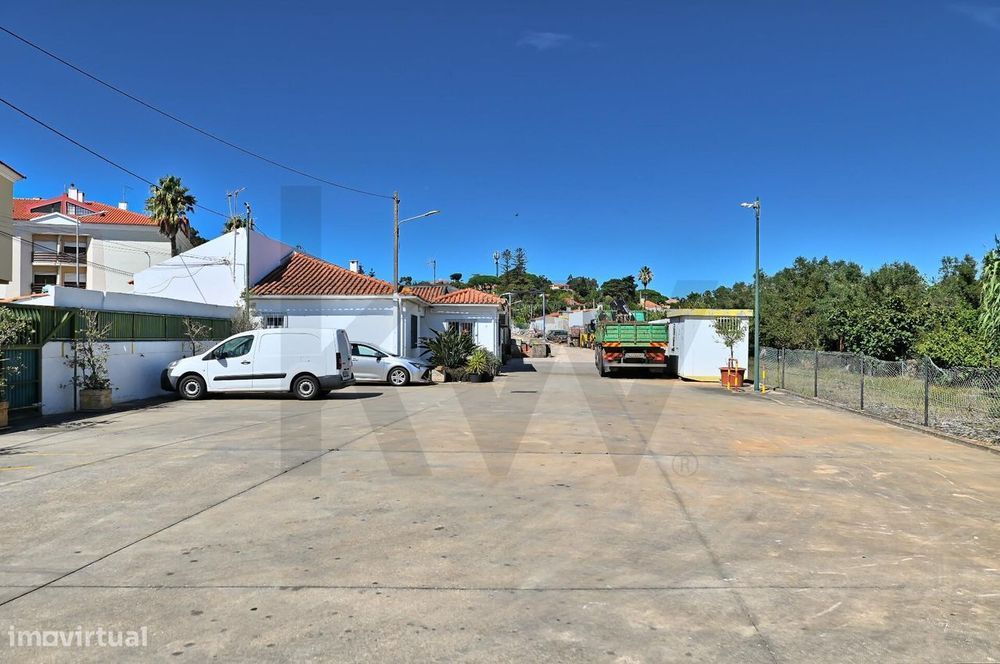 Plot of land for three luxury villas in Albarraque
