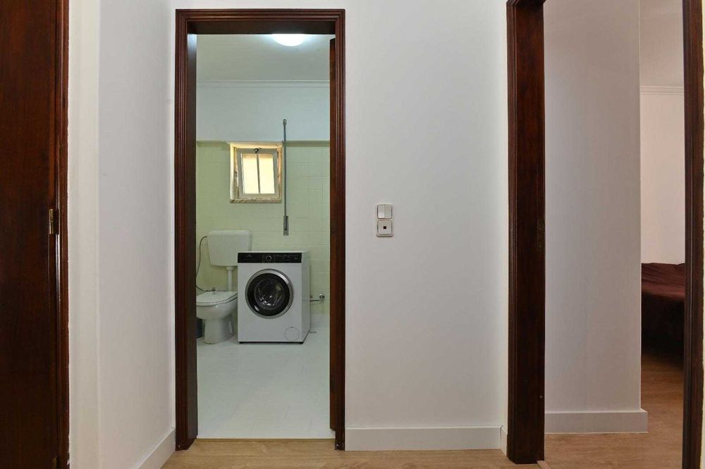 T2 com Jardim Privado Entrada Separada Renovado Excelente Localização
