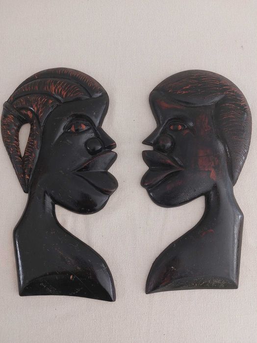 Bonecos africanos em mogno artesanais