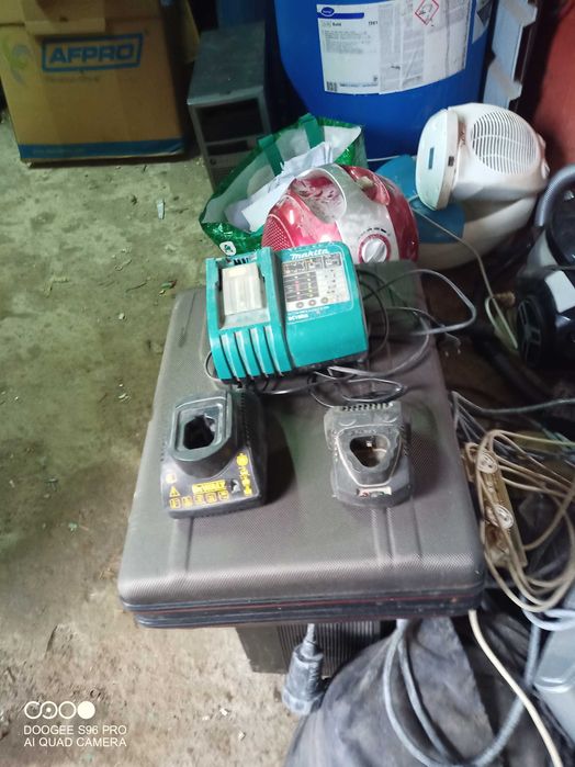 Battery Chargers and Screwdrivers64741170531331124