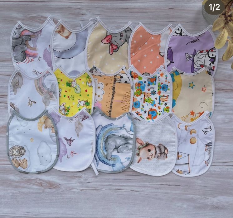 Слюнявчик для немовляти