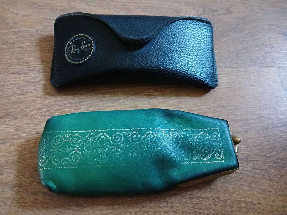 Кожаные  винтажные  чехлы  от  очков