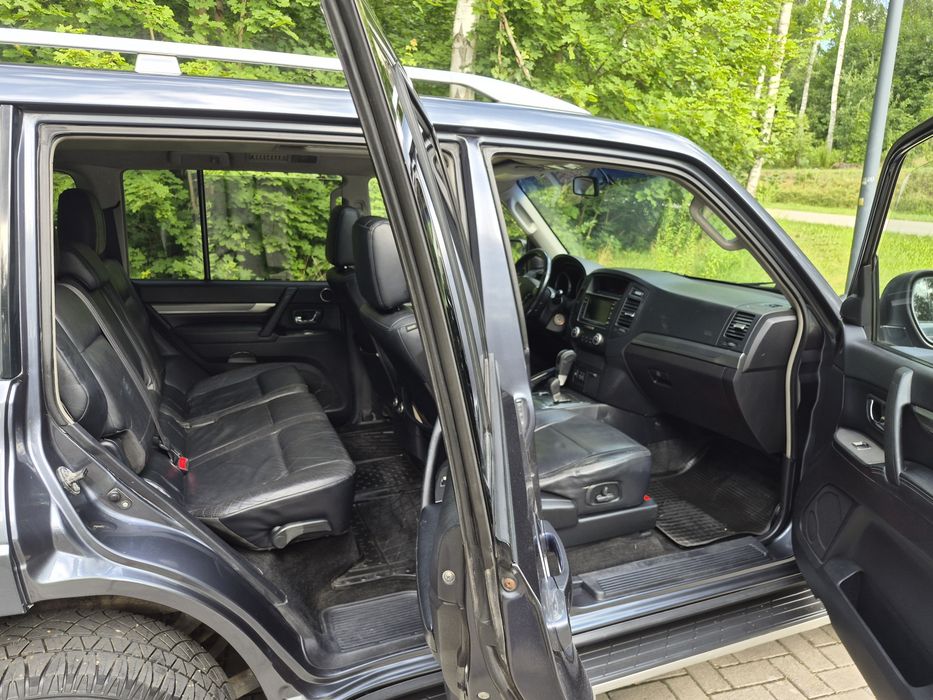 Pajero 4 , Diesel 4x4,Automat, 7- osobowy, Hak, Xenony itp