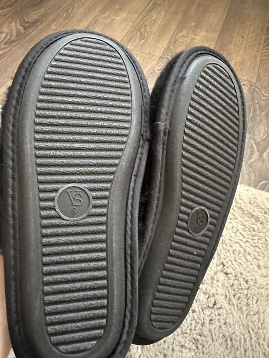 Тапочки від  Victoria’s Secret