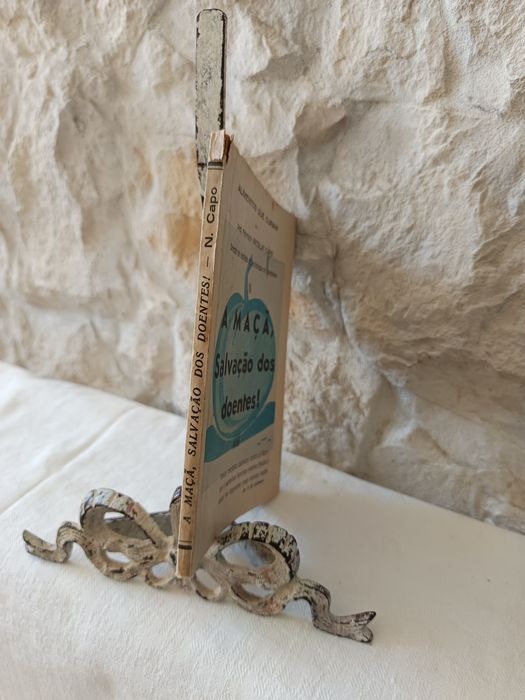 Livro antigo ,naturopatia "A maçã Salvação dos  doentes"Nicolas Capo.