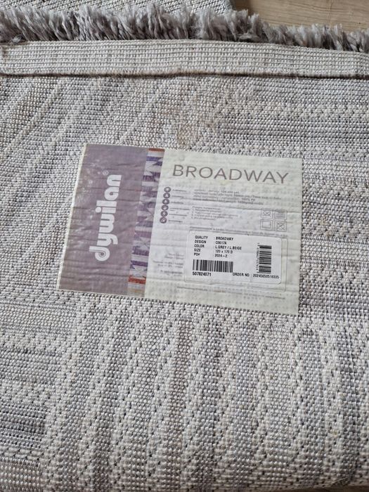 Dywan w odcieniach szarości