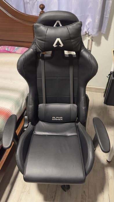 Cadeira Gaming ALPHA GAMER Vega (Até 150 kg - Elevador Classe 4 - Preto)