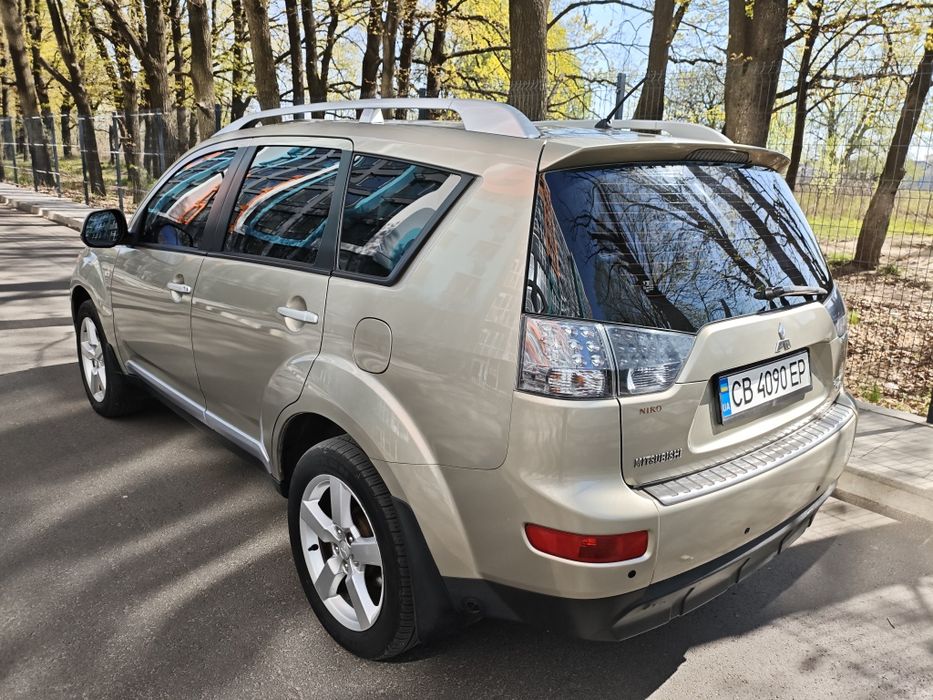 Mitsubishi Outlander XL