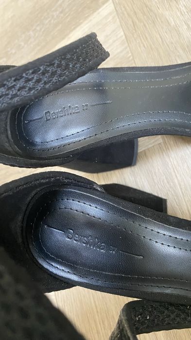 Buty Bershka r 37 czarne na koturnie / grubym obcasie