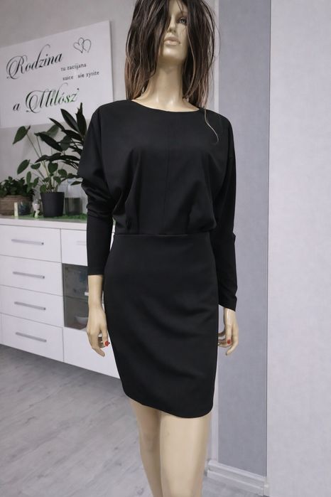 Elegancka czarna sukienka mini klasyczna  38