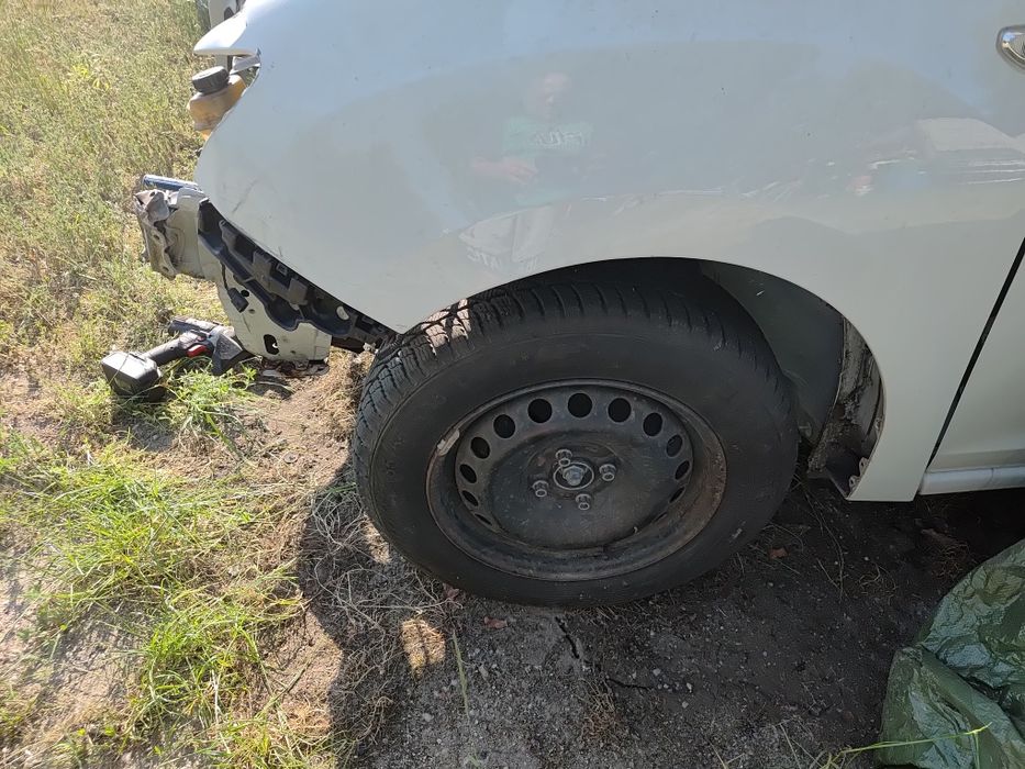 Dacia Sandero II Zwrotnica Lewy Przód