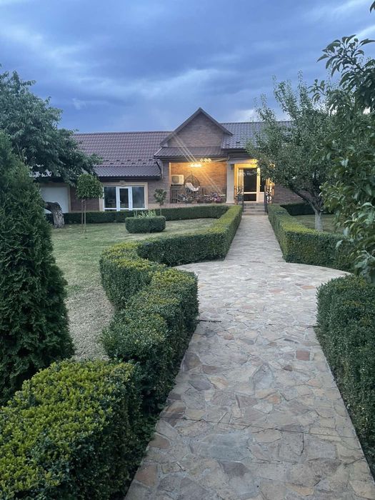 Продаж будинку