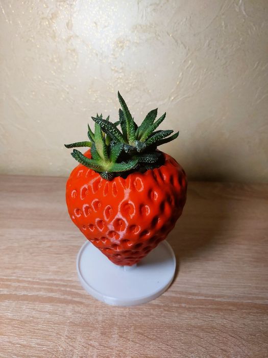 Горщик Полуниця надрукований 3д принтером