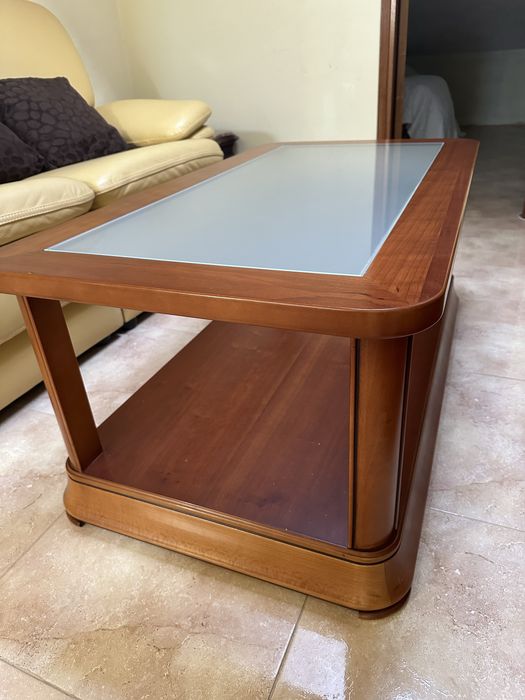 Mesa de cerejeira com vidro
